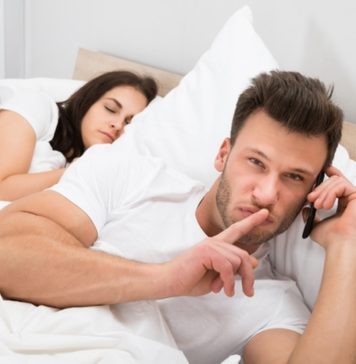 Bloudíte v partnerském začarovaném kruhu? Poradíme Vám jak oživit vyhasínající lásku