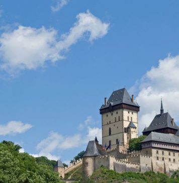 Karlštejn je místem opředeným legendami. Co o něm možná nevíte?