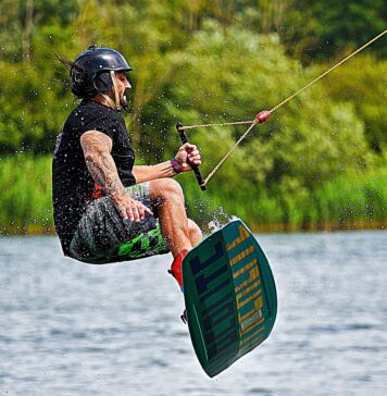 Wakeboarding versus kiteboarding
