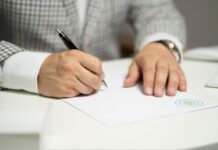 Co si přinést k podpisu kupní smlouvy: checklist pro kupující