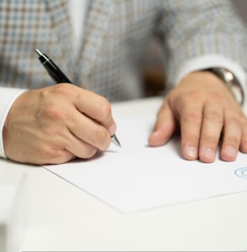 Co si přinést k podpisu kupní smlouvy: checklist pro kupující
